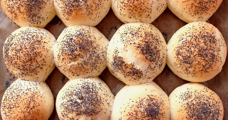 Trendbrötchen aus der Heißluftfritteuse: 3 einfache Rezepte für den perfekten Start in den Tag